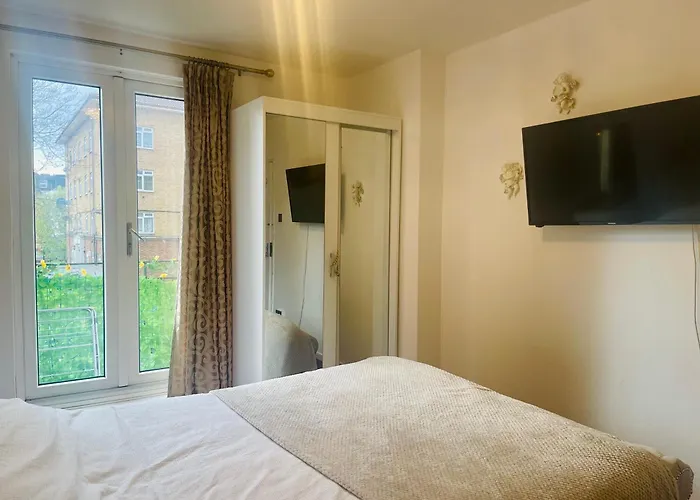 Room With Kitchen In Central London