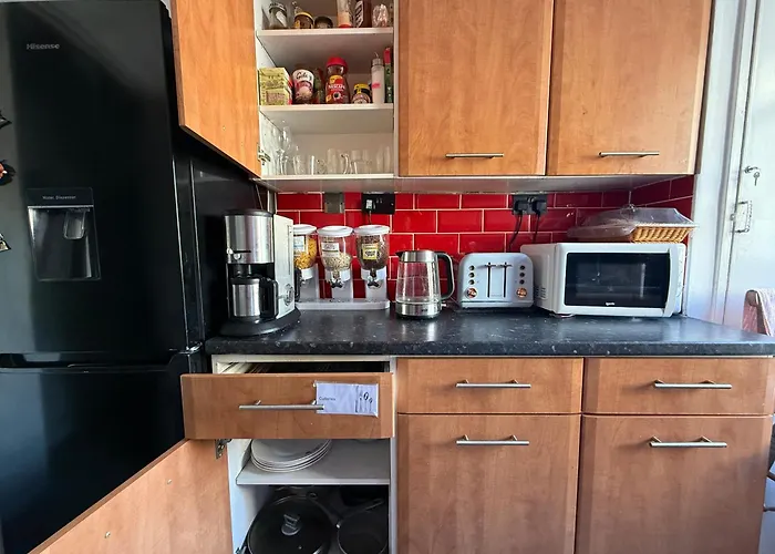 Room With Kitchen In Central London